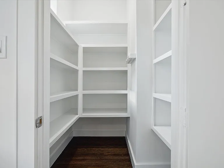 1105 W 21st St #B — Photo 13