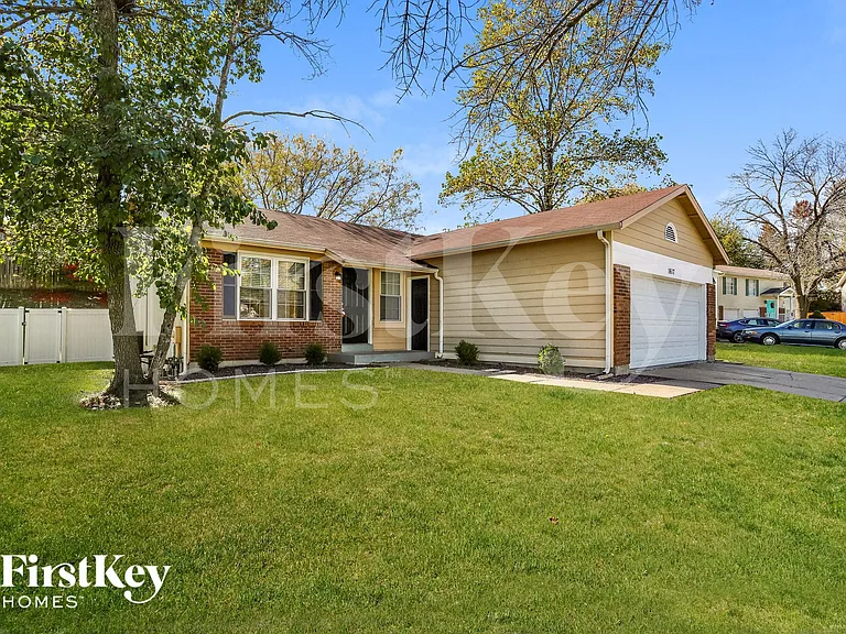 1617 Fairwood Forest Dr — Photo 2