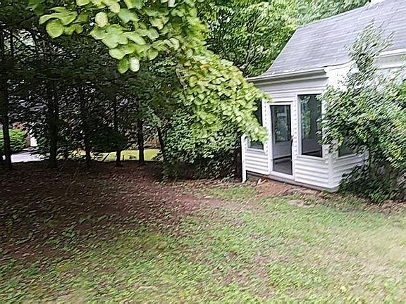 3rd image of 1014 Oakwood Ct