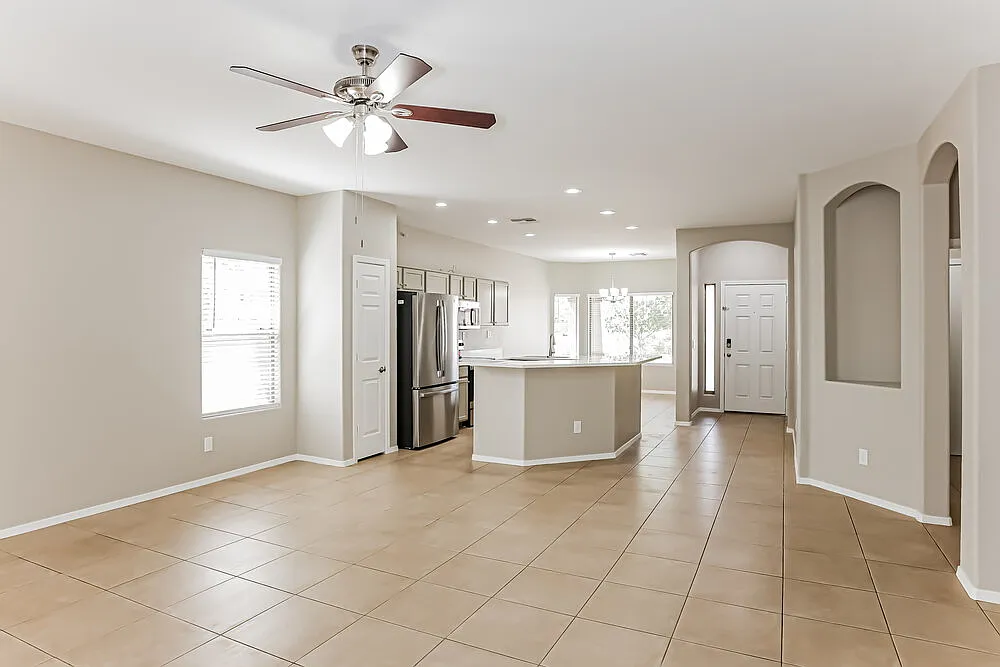 3 bed, 2.0 bath, 1524 sqft, $2,035 — Photo 4