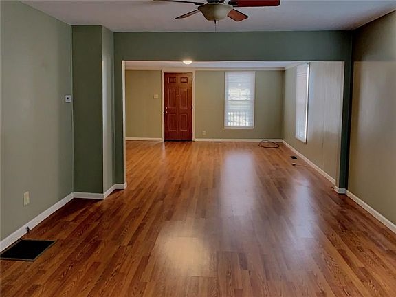 5th image of 554 E Broadway St