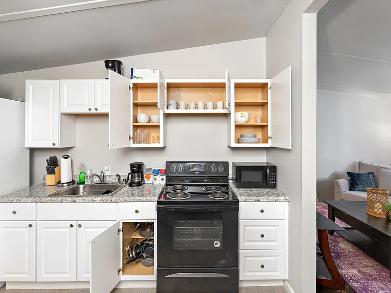 610 W 25th St — Photo 12
