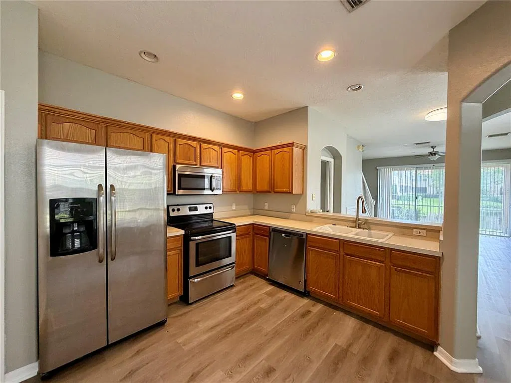 3 bed, 2.0 bath, 1740 sqft, $2,600 — Photo 3