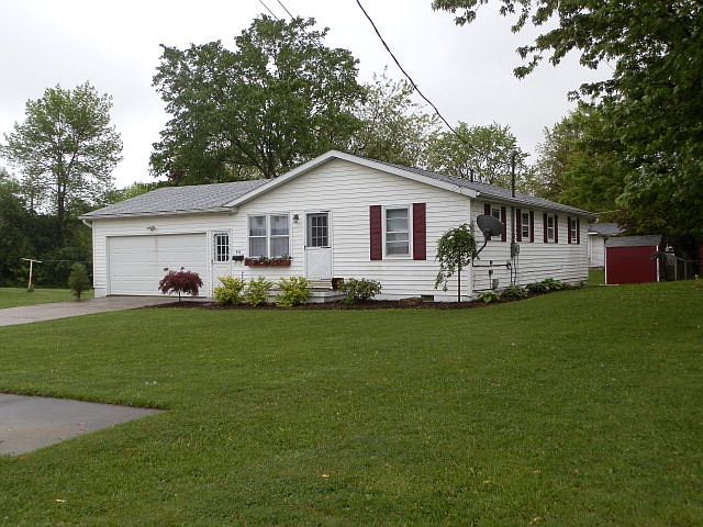 1st image of 443 Parkwood Dr
