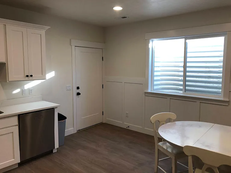 177 W Sycamore Ln — Photo 3