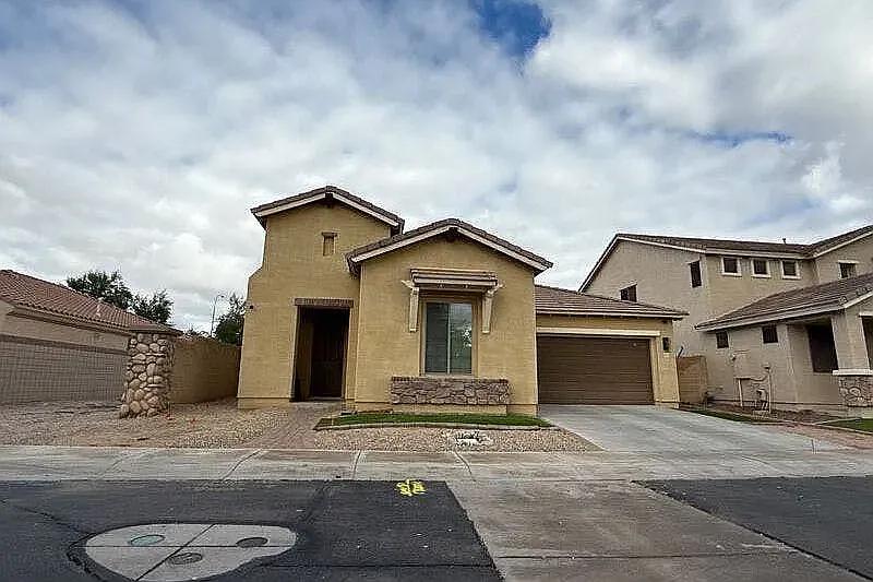 4 bed, 2084 sqft, $2,750 — Photo 2