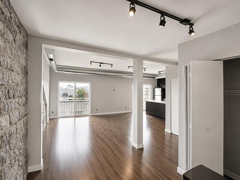 183 Princess St — Photo 1