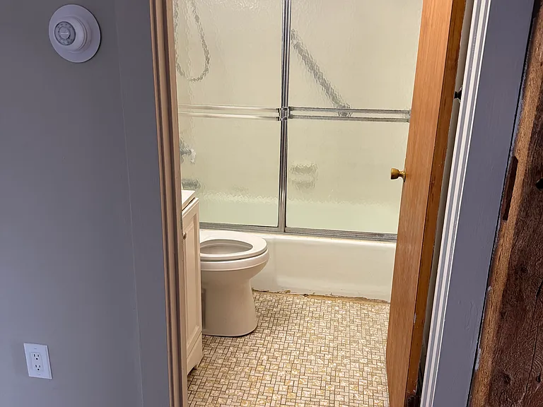 419 Hudson St #C3 — Photo 8