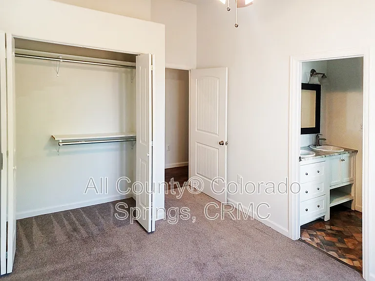 53 Royal Crest Dr — Photo 23