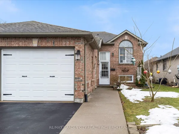 11 Jefferson Ct W, Welland, ON L3C 7G5
