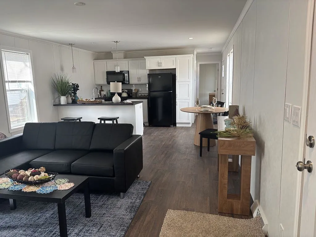 3 bed, 2.0 bath, 1216 sqft, $1,070 — Photo 4