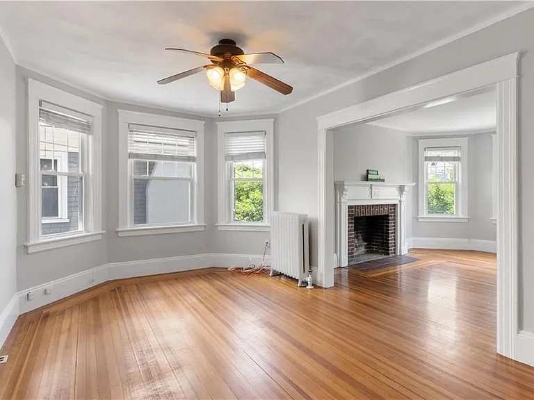 157 Irving Ave — Photo 5