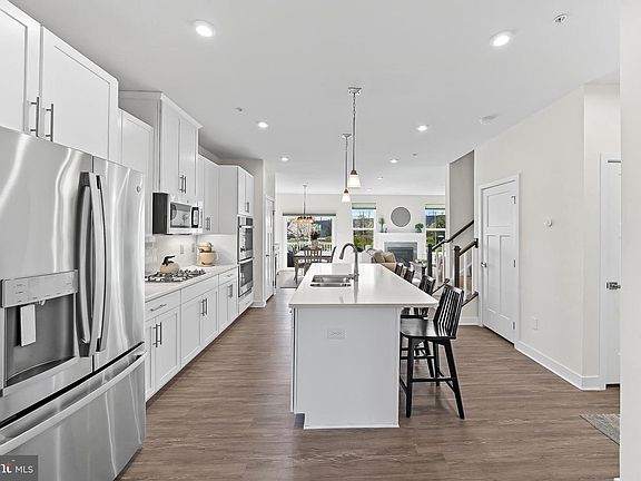 5th image of 714 Cascade Way