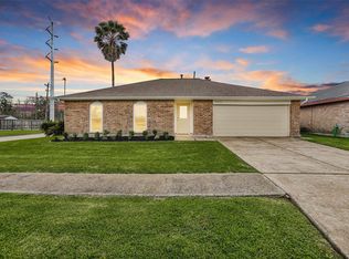 8422 Oakhaven Rd, La Porte, TX 77571