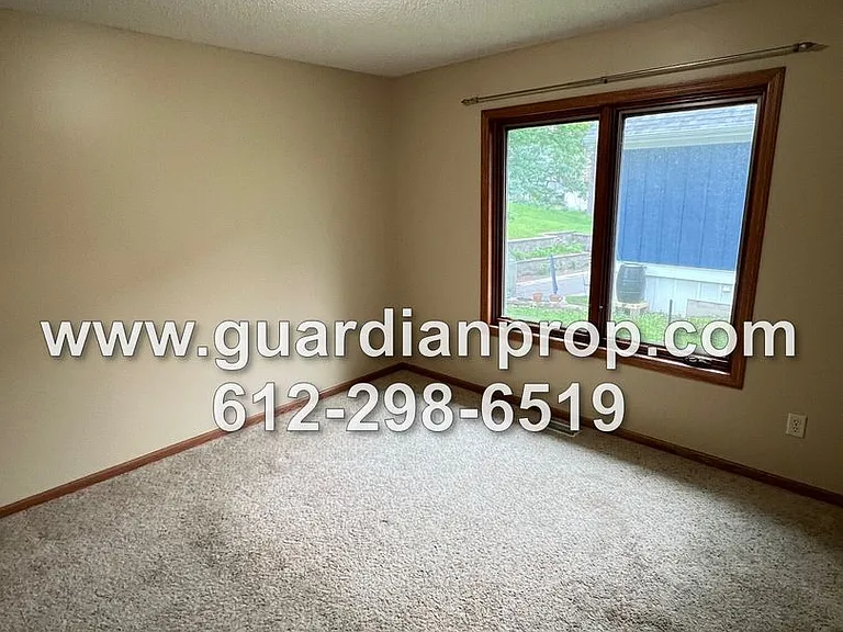 1158 Summit Ave — Photo 10