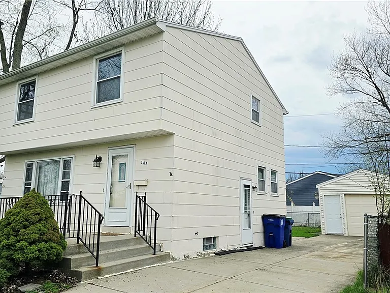 182 Woodcrest Dr — Photo 3