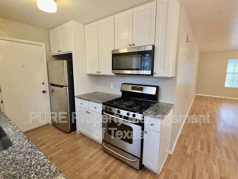 8508 Romney Rd — Photo 7