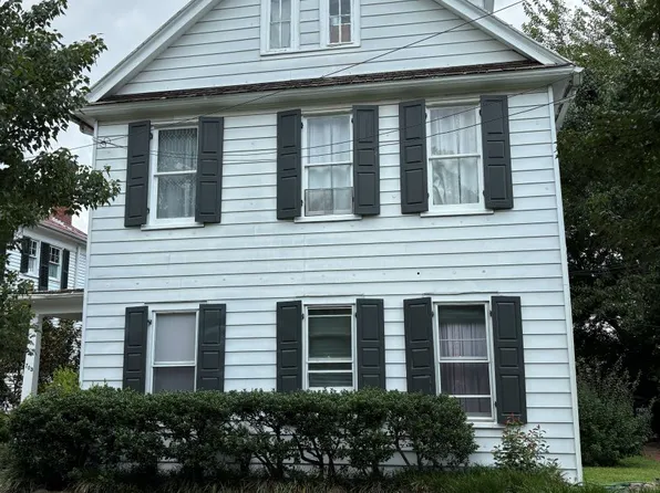 705 Prince Edward St APT 5, Fredericksburg, VA 22401