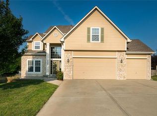 9720 N Highland Ter, Kansas City, MO 64155