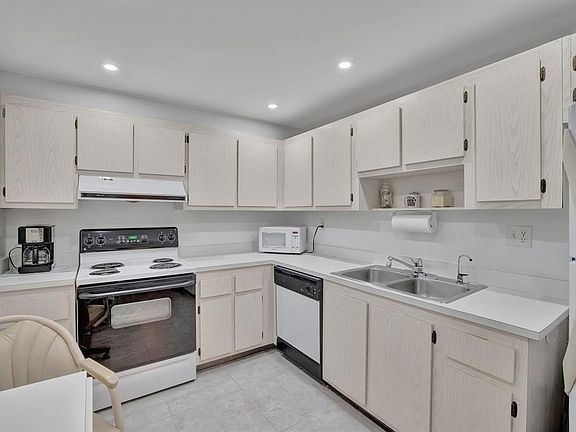 3rd image of 525 N Ocean Boulevard #522