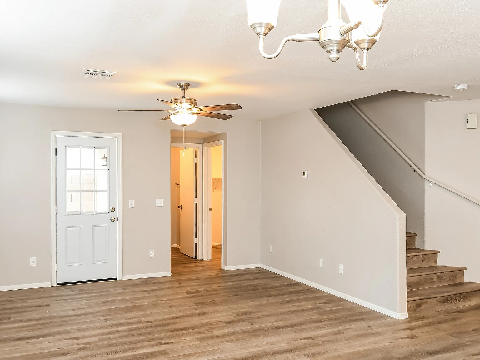 4 bed, 2.5 bath, 2341 sqft, $2,485 — Photo 4