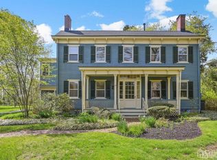 17 Bunker Hill Dr, Cranbury, NJ 08512