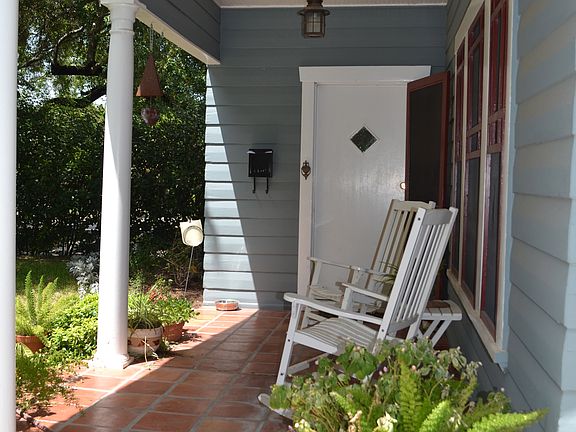 2nd image of 527 Queen Anne Ct
