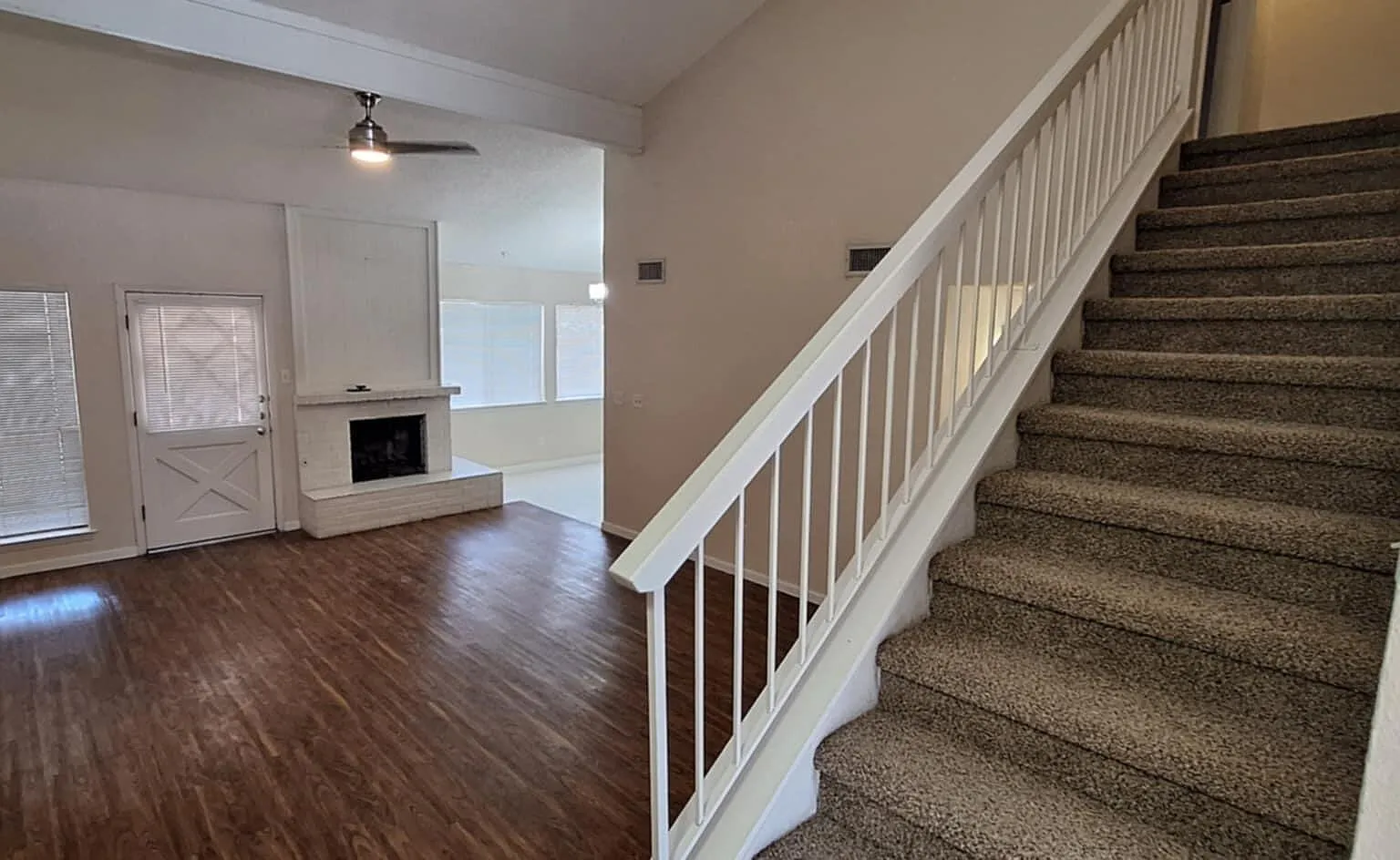 3 bed, 2.5 bath, 1385 sqft, $1,750 — Photo 3