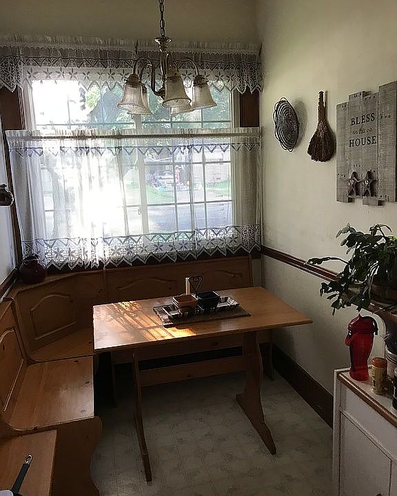 Love this breakfast nook 