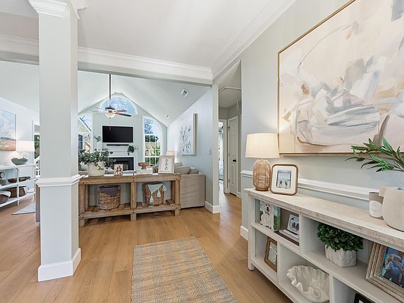 3rd image of 306 Hook Ln