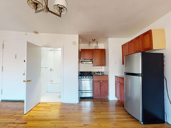 4th image of 286 W 11th St #5R