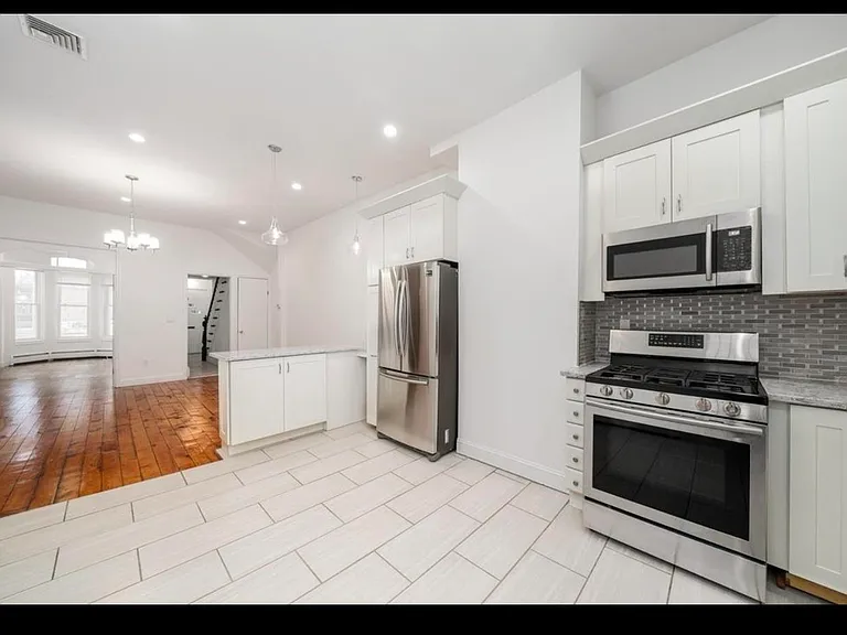 28 Jones St — Photo 2