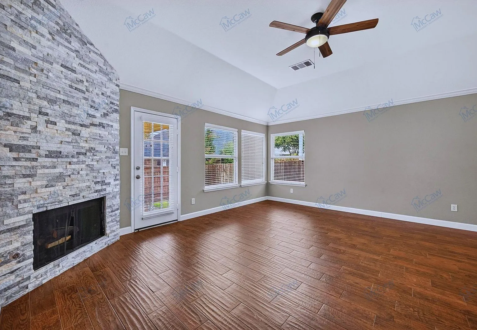 3 bed, 2.0 bath, 1840 sqft, $2,450 — Photo 3