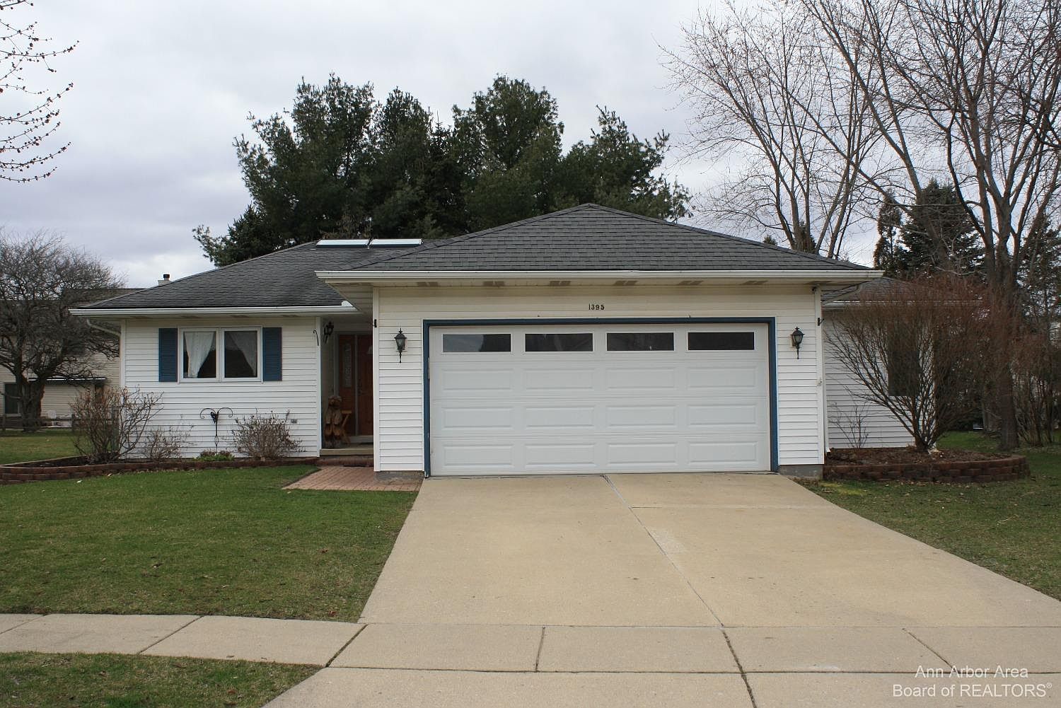 1395 Maplewood Dr, Saline, MI 48176 Zillow