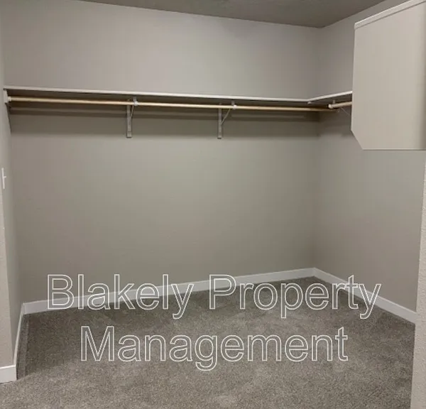 645 SW Inby St — Photo 15