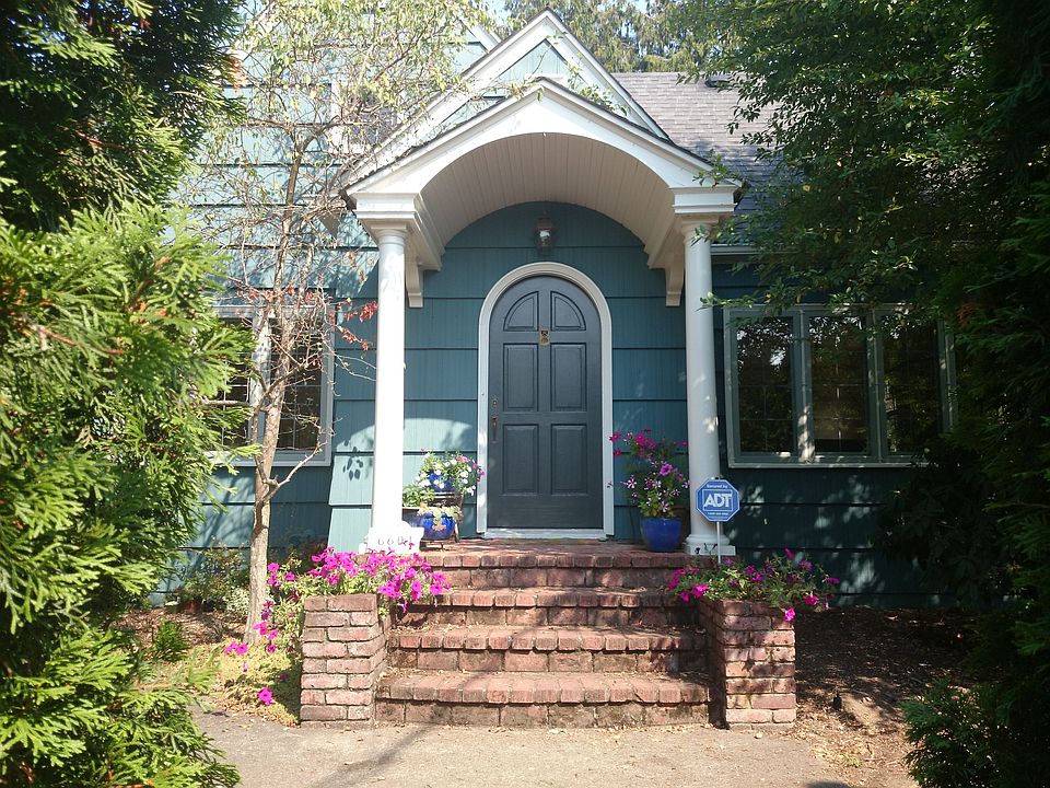 2nd image of 6601 Holly Pl SW