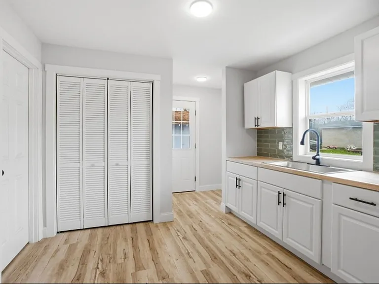 913 W Virginia Ave — Photo 10