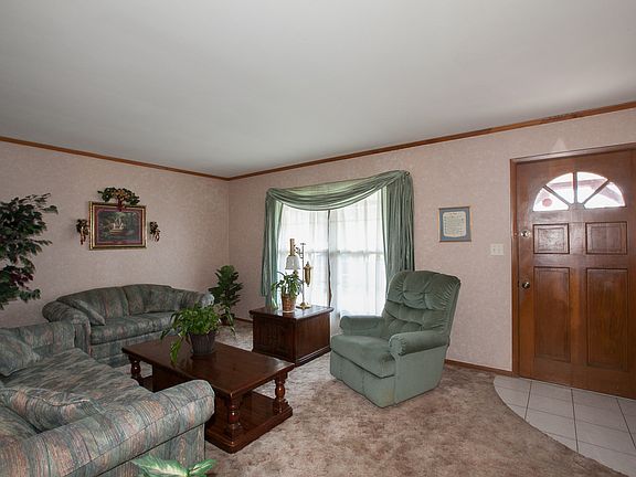 Formal living just inside entrance.