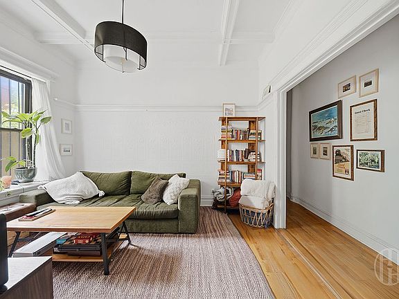 4th image of 467 Pacific St APT 4