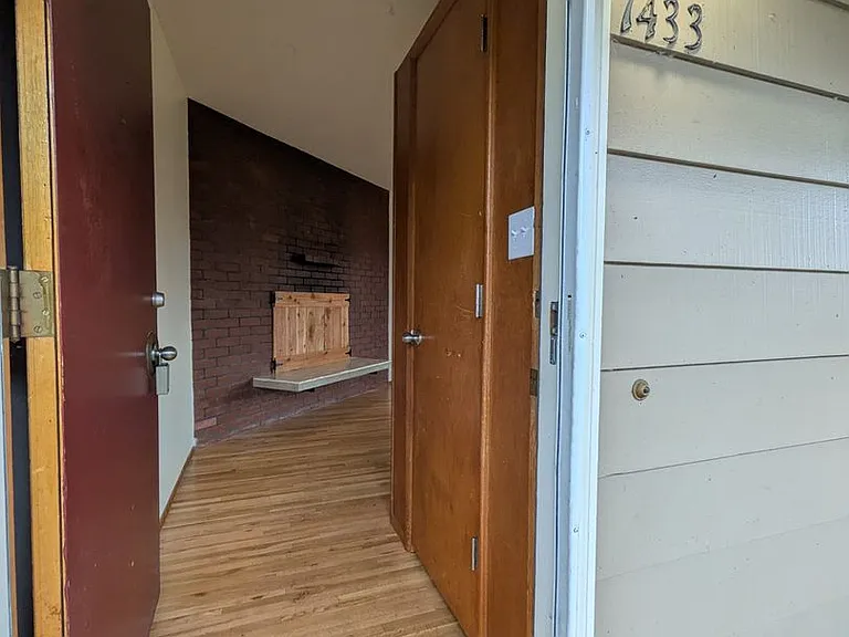 Bel Air Apartments — Photo 10