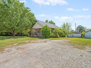 92 4th St, Greenwood, SC 29646