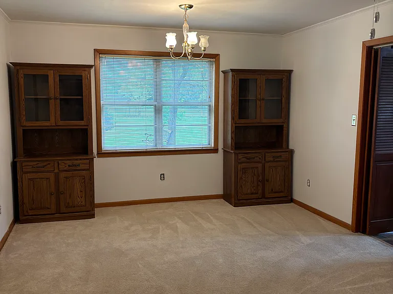 207 Courtland Cir — Photo 2