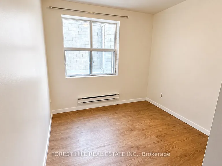 126 Dundas St E #301 — Photo 13