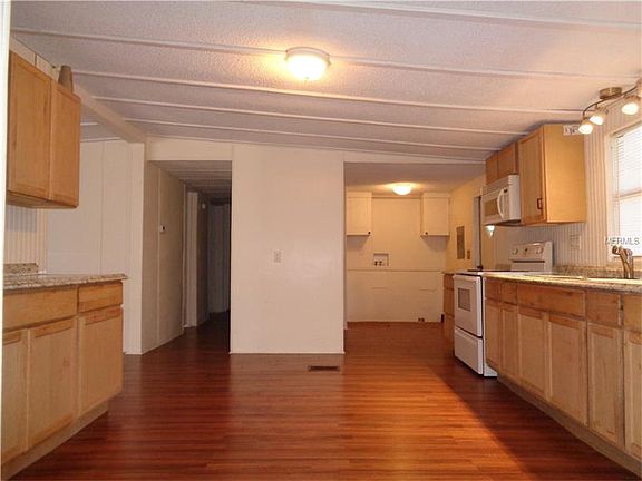 4th image of 4980 Magnolia Ave