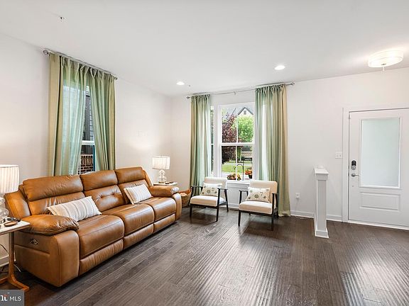5th image of 418 Redbridge St