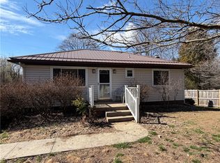 1051 S Lake Rd, Mercer, PA 16137