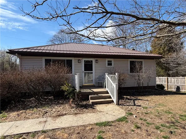 1051 S Lake Rd, Mercer, PA 16137