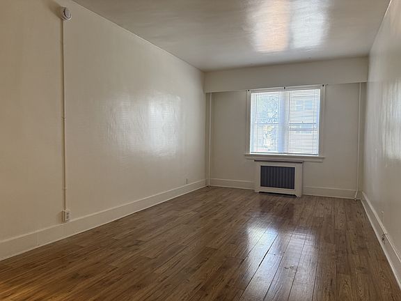 4th image of 2231 Albert St #1