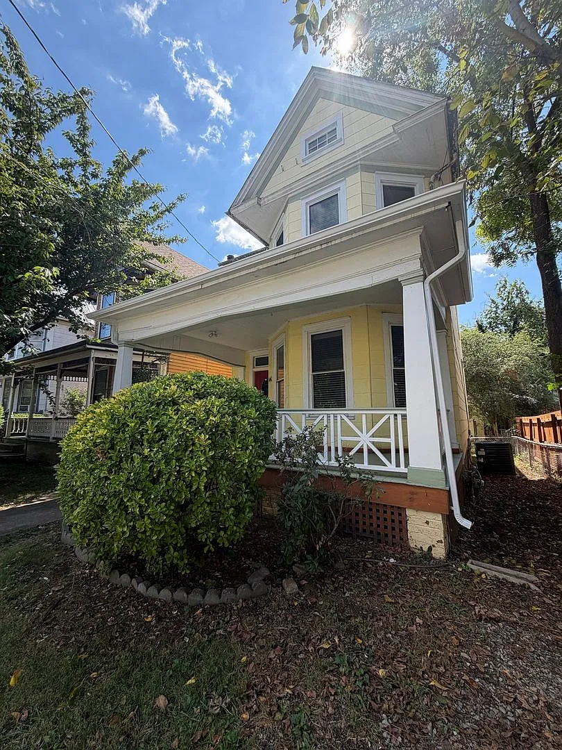 Charming 3 BR home with Garage, Convenient Location! — Photo 2