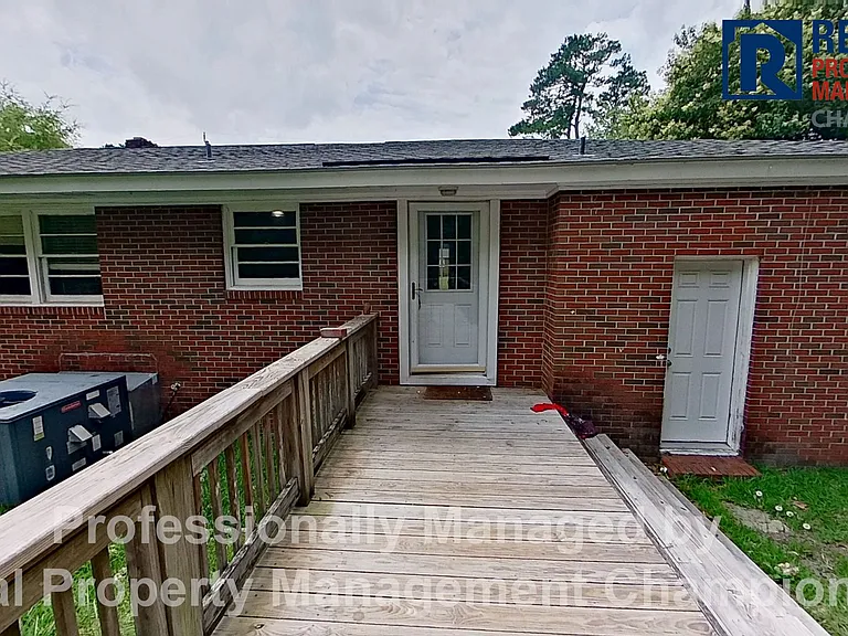 214 Huntington Rd — Photo 16